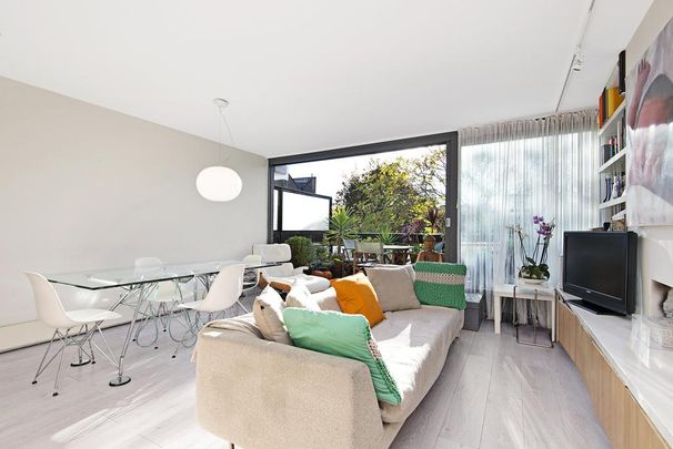 3 bedroom flat to rent - Photo 1