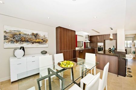 BEACHSIDE LUXURY HOME! - Photo 3