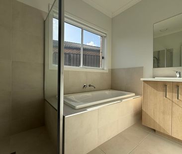 Spacious, Comfortable & Conveniently Located - Photo 6