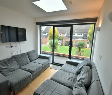 7 Bed Terraced House, Hillside Court, RG1 - Photo 1