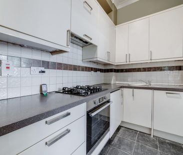 3 bedroom flat to rent - Photo 6