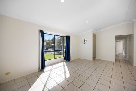 Great Family Home with Large Shed - Photo 3