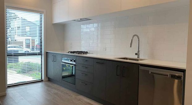 Modern 2-Bedroom Townhouse in Wallaceville - Photo 1
