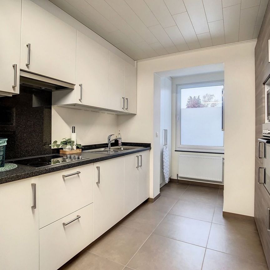 Centraal gelegen triplex app met 2 SLPK én terras! - Foto 1