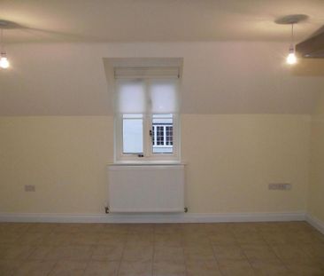 2 bedroom mews to rent - Photo 5