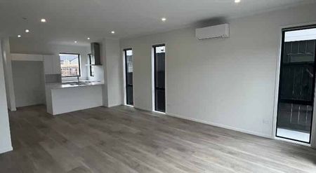 Modern Townhouse - Photo 3