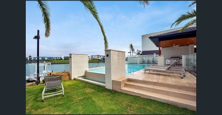 Modern Waterfront Living in the Heart of Hope Island - Photo 5