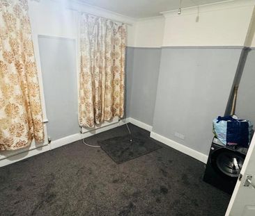 3 bedroom flat to rent - Photo 2