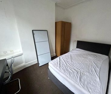 4 bedroom terraced house to rent - Photo 6