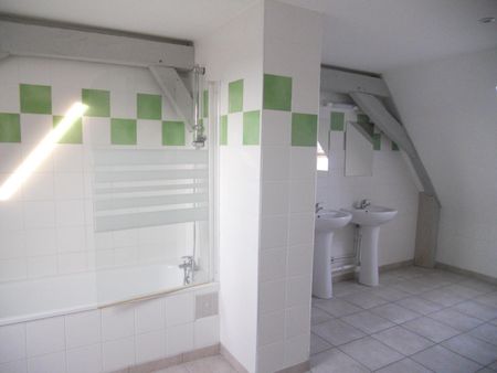 Location Appartement 3 pièces 86m² ST OMER 62500 - Photo 2