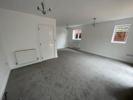 4 bedroom semi-detached house to rent - Photo 2