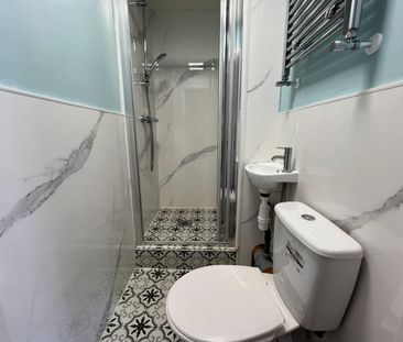 1 bedroom Flat To Let - Photo 2