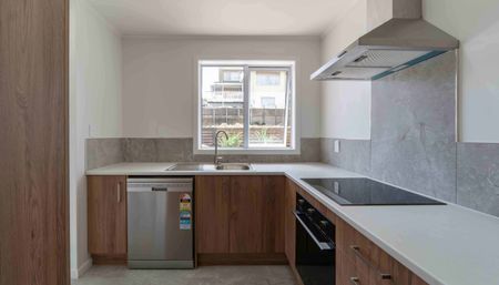 Refreshed Three Bedroom Home near the Hospital - Photo 3