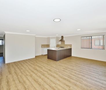 Lock up and Leave spacious apartment - Photo 2