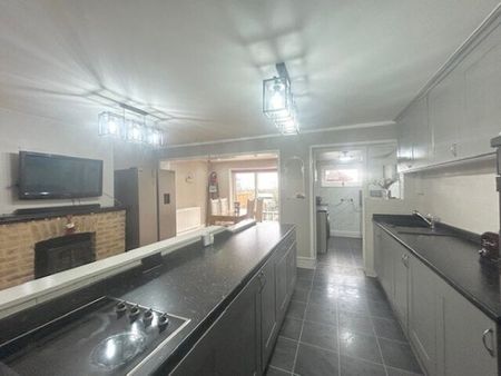 Highfield Road, Romford, RM5 3AW, Property for rent - Photo 4