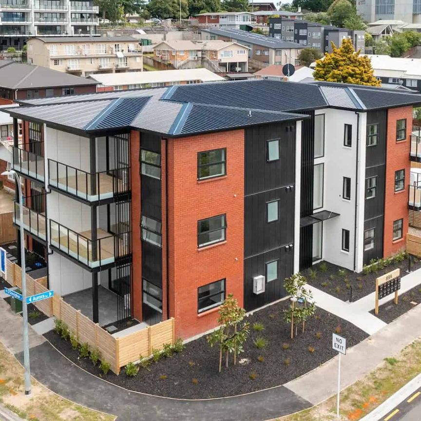 New Self Contained Apartment! - Photo 1