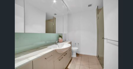 Recently renovated Podium Paradise in the Docklands! - Photo 3