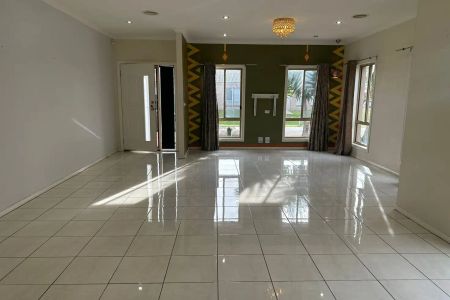 “Charming 4-Bedroom Home Near Wyndham Village Shopping Centre!” - Photo 5