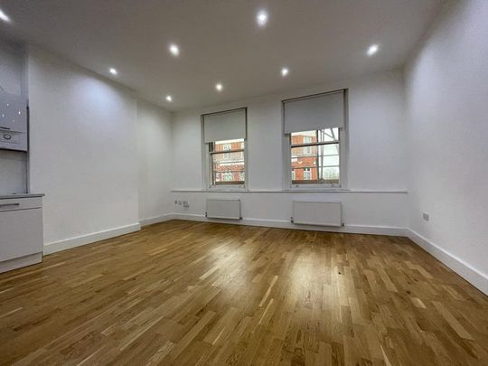 Tooting High Street, Tooting Broadway - Photo 1