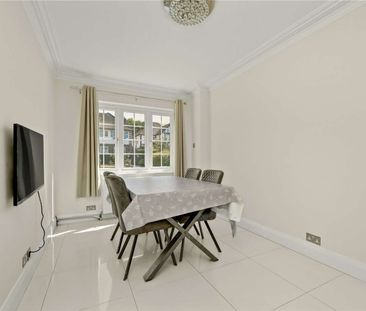 Impressive six bedroom family home in a highly convenient location. - Photo 2