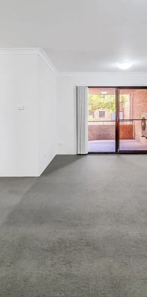 RENOVATED 2 BEDROOM UNIT WITH SPLIT AIR CONDITIONER - Photo 1