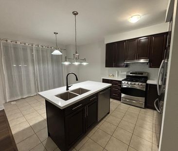 For Lease - 88 Lightcatcher Circle, Brampton, Ontario - Photo 6