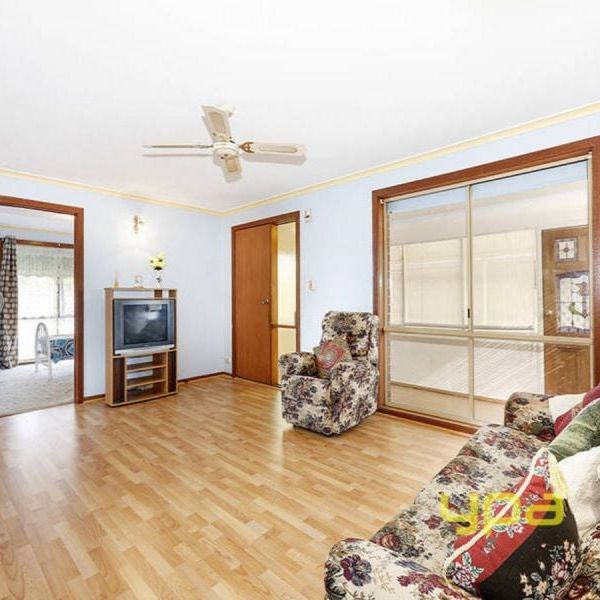 LOCATION, LOCATION, LOCATION! - Photo 1