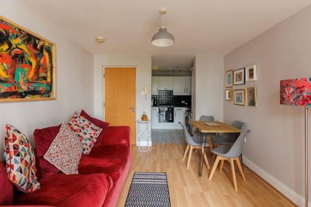 AA, 2.4 Whitehall Square, Sandy Row, Belfast, BT12 5EU - Photo 2