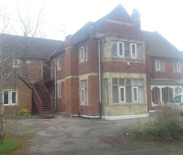 Colerne Drive, Hucclecote, Gloucester, Gloucestershire, GL3 - Photo 3