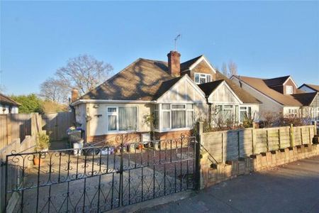 Robin Hood Road, Woking - 3 bedrooms Property for lettings - Seymours - Photo 5