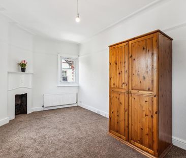 2 bedroom flat in London - Photo 4