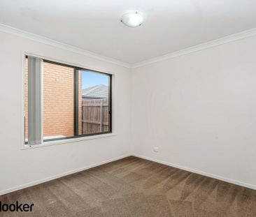 Lovely three bedroom property l Macgregor Location - Photo 3