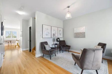 Toronto Furnished House for Rent - Stunning 3 Bedroom, 2.5 Bathroom with City Views and Private Garage - Photo 5