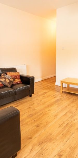 4 Bed Flat, Ordnance Road, SO15 - Photo 2