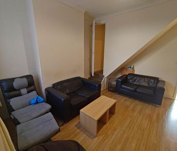 4 bedroom terraced house to rent - Photo 1