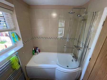 1 bedroom in a house share to rent - Photo 5