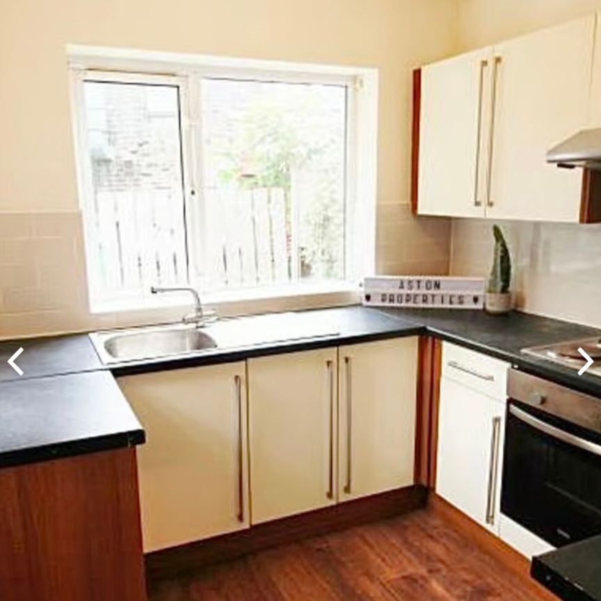 6 Bed - 17 St. Michael's Terrace, Headingley, Leeds - LS6 3BQ - Student - Photo 1