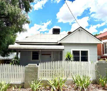 EAST TAMWORTH- Beautiful 4 Bedroom Family Home - Photo 4