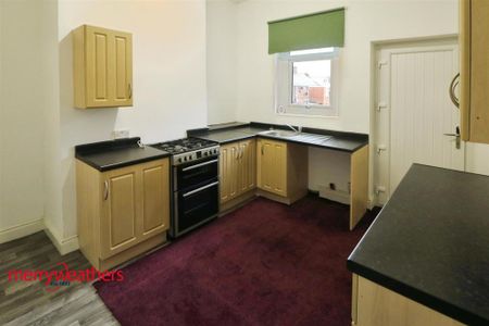 3 bedroom end of terrace house to rent - Photo 3