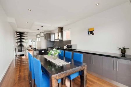 Space, Versatility, Location - Photo 5