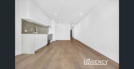 MODERN INNER-CITY LIVING !!! - Photo 2