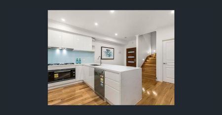 Luxury Living - Photo 3