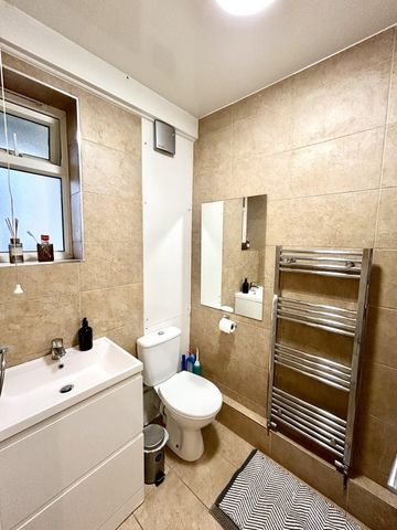 Room in a Shared Flat, Larch House, SE16 - Photo 5