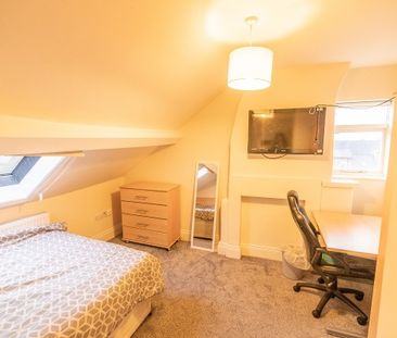 Room 9, 32 Lord Mayor's Walk - Photo 5