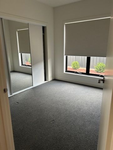 Near new unit in great location! - Photo 5