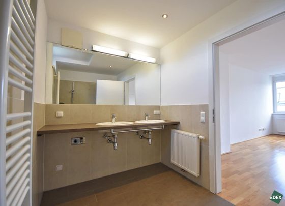 Helle 5-Zimmer-Wohnung mit Westbalkon, Klimaanlage und Tiefgarage - Photo 1