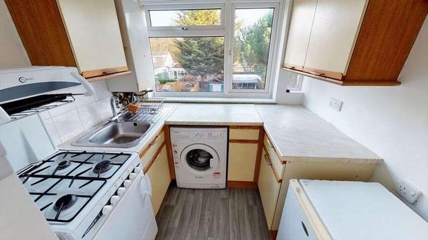 Fulwell Avenue, Clayhall, IG5 - Photo 1