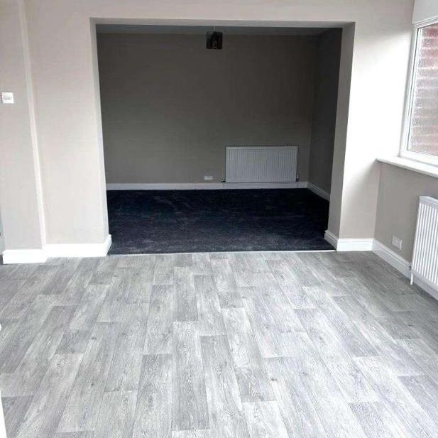 Surrey Avenue, Oldham, OL2 - Photo 1