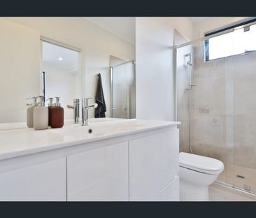 A lifestyle location and sophistication - Photo 5