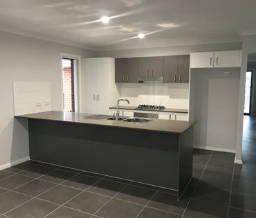 Lovely 4 Bedroom Home - Photo 5